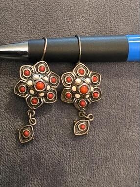 Star Signed Silvertone Lever Back Pierced Earrings